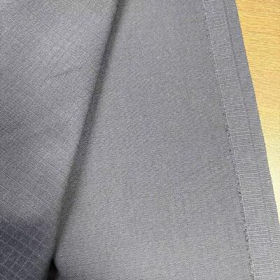Yıkama Stabilitesi 40-60°C 5 Döngü Düşük Nem Emme ve Mükemmel Elektrik Yalıtım Özelliklerine Sahip 1,5 Meta Aramid Kumaş