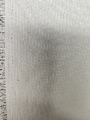 Kıyafetleri koruyun %5 Para Aramid'den yapılmış Meta Aramid kumaşı ve hasarlı uzunluğu 4.5 cm. Güvenlik koruyucu donanım için idealdir.