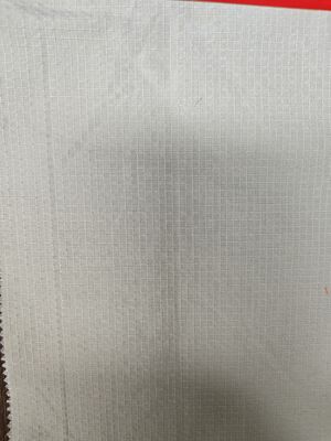 Kıyafetleri koruyun %5 Para Aramid'den yapılmış Meta Aramid kumaşı ve hasarlı uzunluğu 4.5 cm. Güvenlik koruyucu donanım için idealdir.