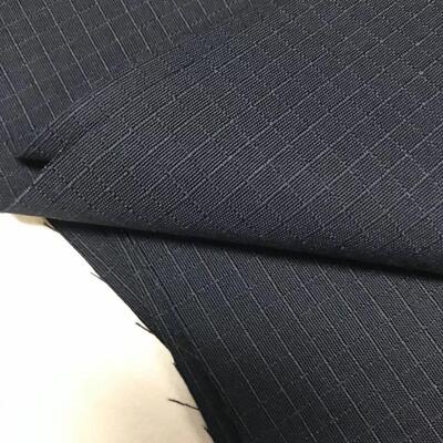 Pürüzsüz dokulu Lenzing Viskon Kumaş, düz desenli ve yüksek dayanıklılığa sahip, moda ve tekstil üretimi için mükemmel bir seçim